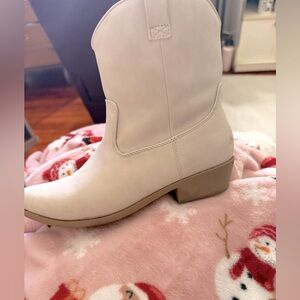 Arizona Jean Company Women's Beige Heeled Boots